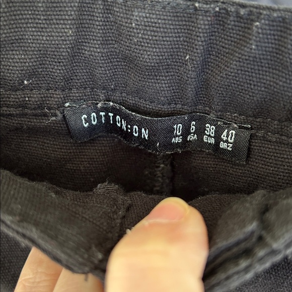 Cotton On Cargo Pants. Size 6. 26” inseam. - Picture 3 of 4